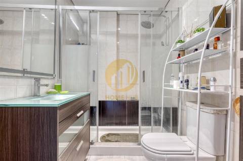 Apartamento T2, com cozinha renovada, em Baguim do Monte