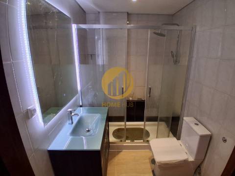 Apartamento T2, com cozinha renovada, em Baguim do Monte