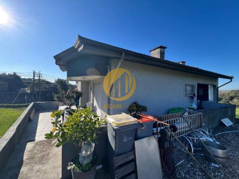 Pão-quente em funcionamento com fabrico próprio + habitação T2 | Águas Santas