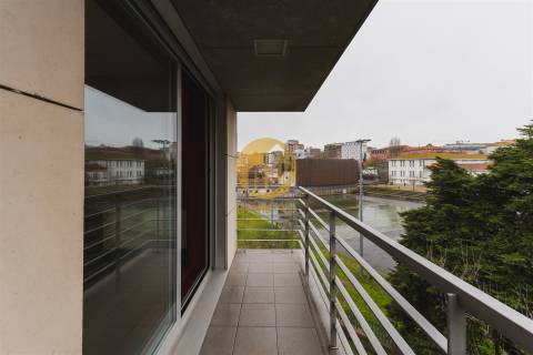 Apartamento T3 de Alta Qualidade com Suite e Estacionamento – Cedofeita, Porto