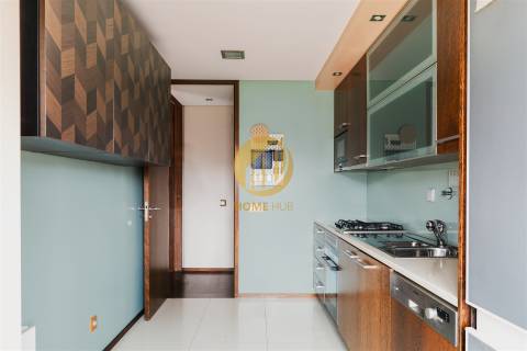 Apartamento T3 de Alta Qualidade com Suite e Estacionamento – Cedofeita, Porto