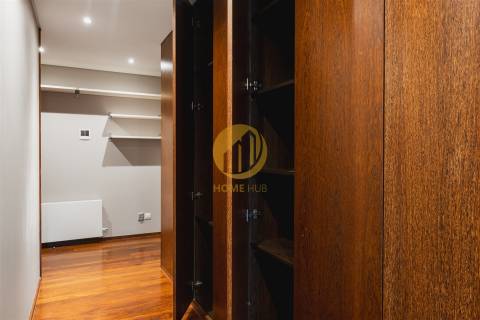 Apartamento T3 de Alta Qualidade com Suite e Estacionamento – Cedofeita, Porto