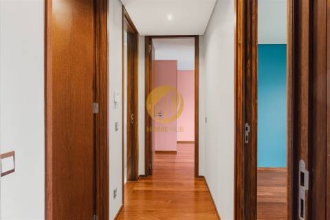 Apartamento T3 de Alta Qualidade com Suite e Estacionamento – Cedofeita, Porto