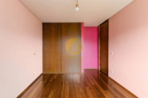 Apartamento T3 de Alta Qualidade com Suite e Estacionamento – Cedofeita, Porto