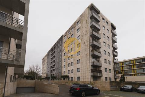 Apartamento T3 de Alta Qualidade com Suite e Estacionamento – Cedofeita, Porto