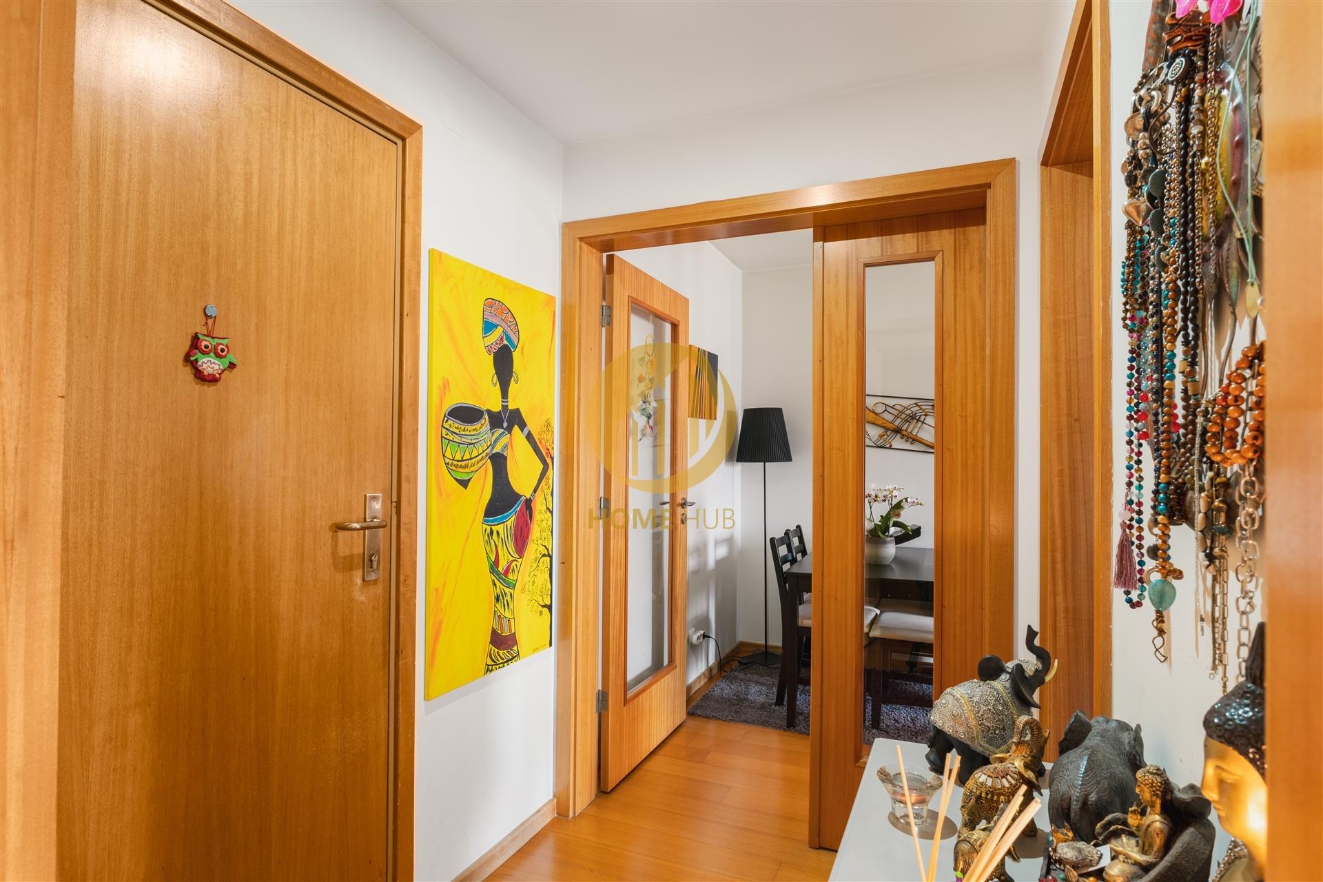 T1 Moderno com Excelente Localização | Lugar de Garagem + Arrumos