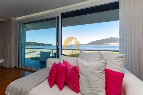 Apartamento T2 de Luxo Frente-Rio com Piscina Interior | Caminha