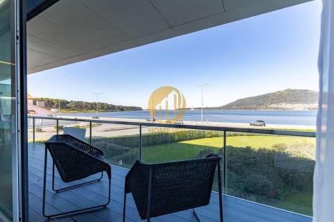 Apartamento T2 de Luxo Frente-Rio com Piscina Interior | Caminha
