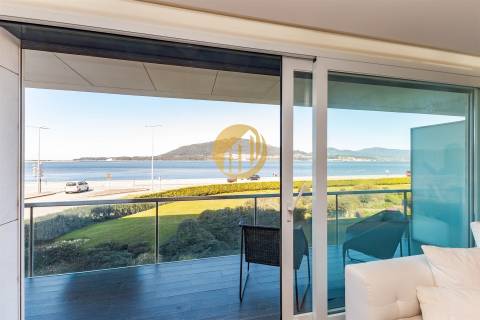 Apartamento T2 de Luxo Frente-Rio com Piscina Interior | Caminha