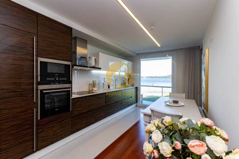 Apartamento T2 de Luxo Frente-Rio com Piscina Interior | Caminha