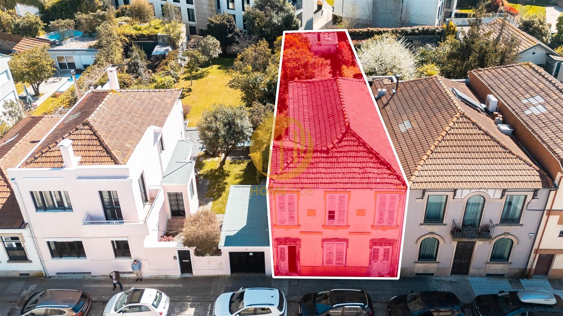 OPORTUNIDADE ÚNICA EM RAMALDE | MORADIA PARA REABILITAR | 286m² TERRENO | PORTO