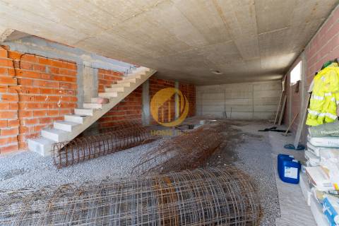 Moradia T3 Geminada com Jardim e Garagem | Alfena, Porto