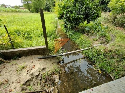 Prédio com 2 apartamentos T2 + lojas  Urqueira Ourém
