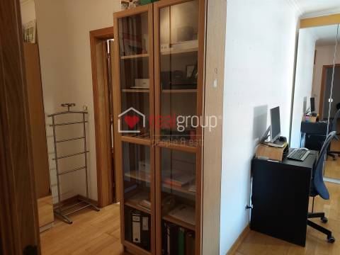 Apartamento T3 Arrendamento em Santo António dos Cavaleiros e Frielas,Loures