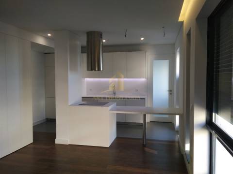 Apartamento T4 Venda em Cedofeita, Santo Ildefonso, Sé, Miragaia, São Nicolau e Vitória,Porto