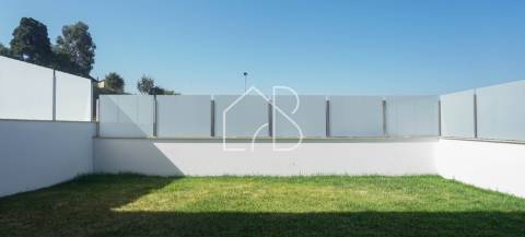 Moradia Nova de Gaveto, T3+1, em Esporões, Braga