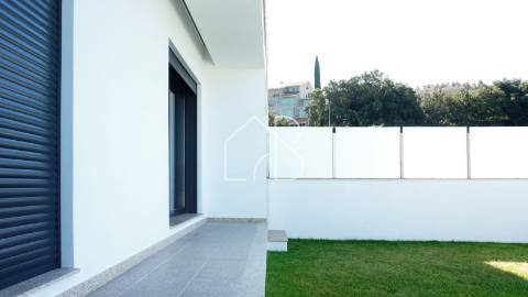 Moradia Nova de Gaveto, T3+1, em Esporões, Braga