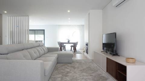 Moradia Nova de Gaveto, T3+1, em Esporões, Braga