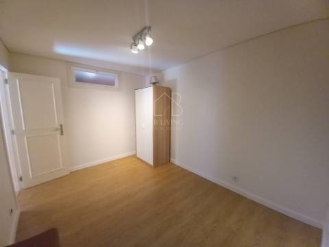 Apartamento T3 mobilado e remodelado para arrendar em Braga