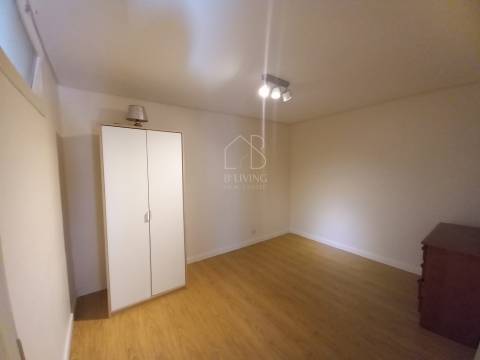 Apartamento T3 mobilado e remodelado para arrendar em Braga