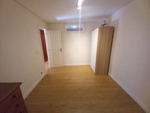 Apartamento T3 mobilado e remodelado para arrendar em Braga