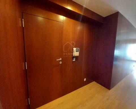 Apartamento T3 mobilado e remodelado para arrendar em Braga