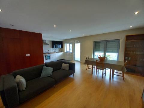 Apartamento T3 mobilado e remodelado para arrendar em Braga