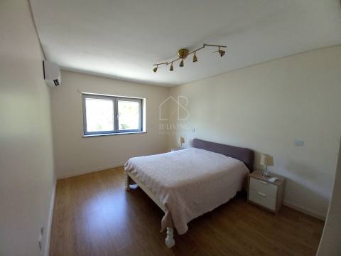 Apartamento T3 mobilado e remodelado para arrendar em Braga