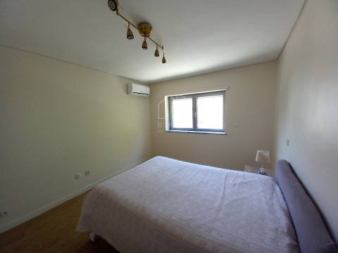 Apartamento T3 mobilado e remodelado para arrendar em Braga
