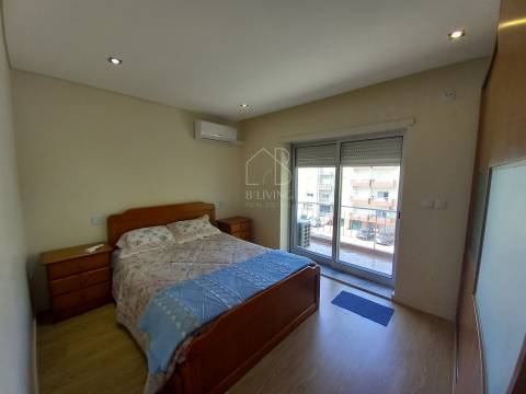 Apartamento T3 mobilado e remodelado para arrendar em Braga