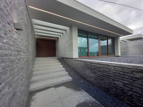 Moradia T3 NOVA com piscina em Braga