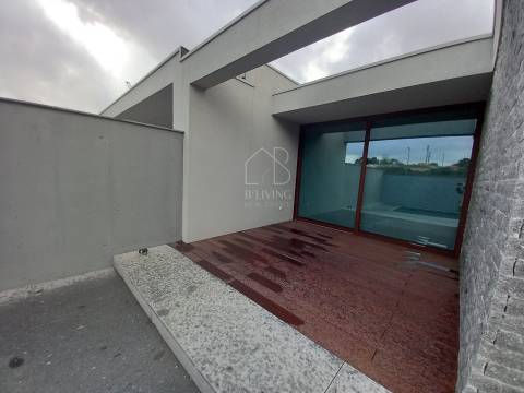 Moradia T3 NOVA com piscina em Braga