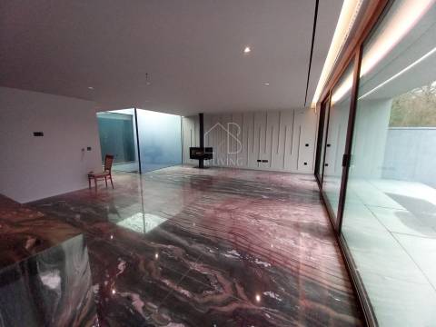 Moradia T3 NOVA com piscina em Braga