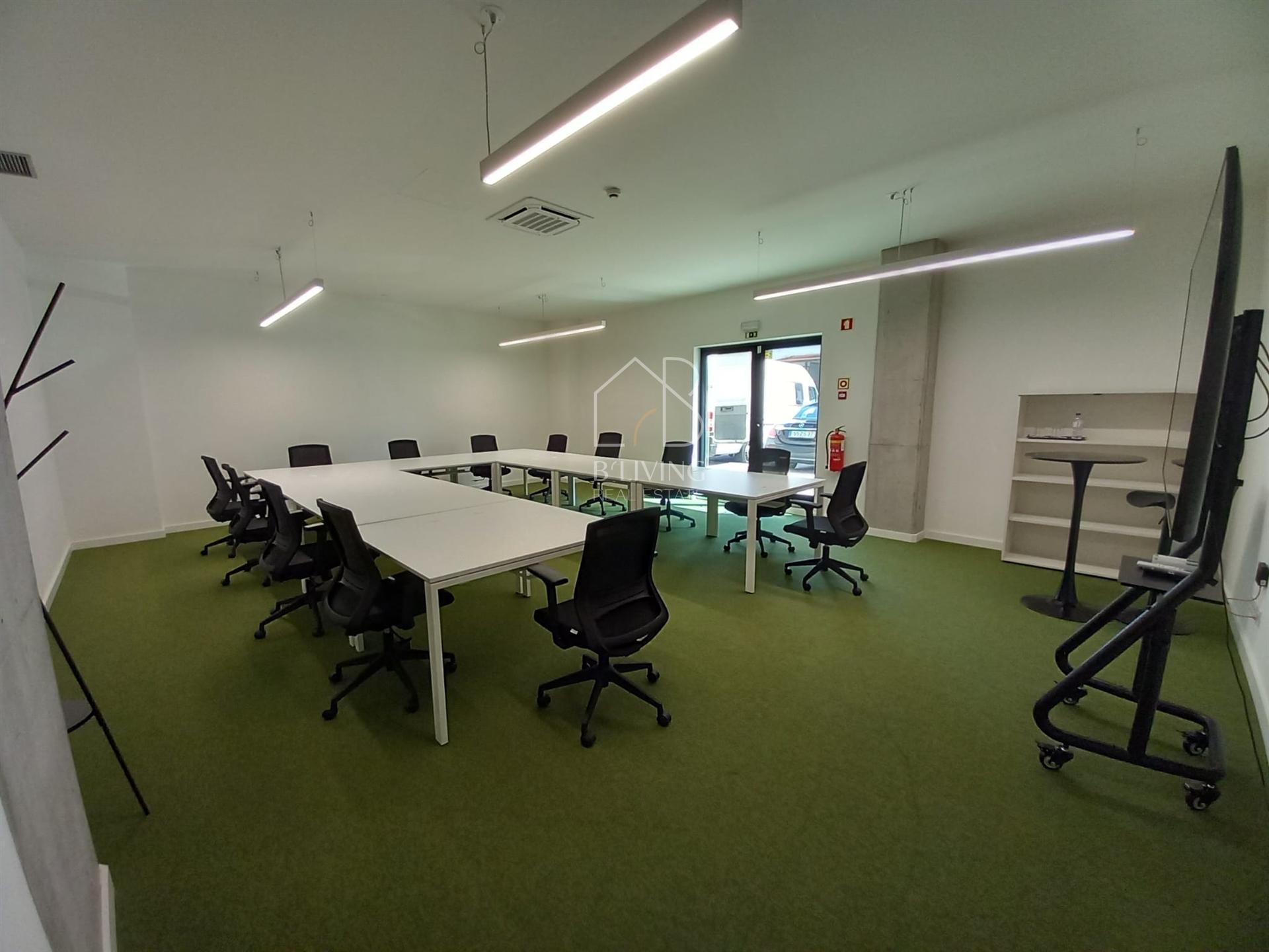 Escritório mobilado e equipado, com todas despesas incluídas, Guimarães (capacidade 20 pessoas)