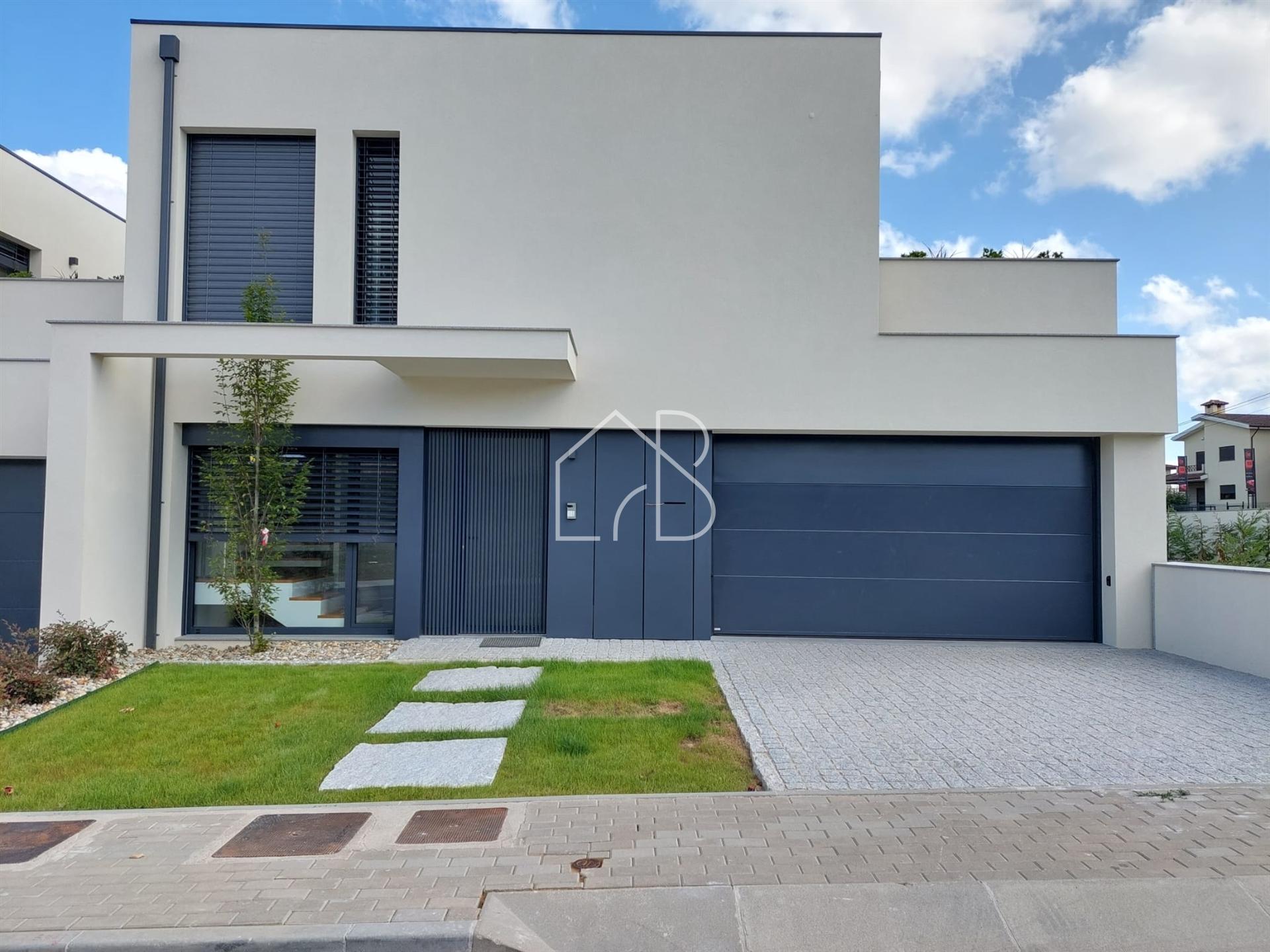 Moradia T3 Nova em Palmeira, Braga