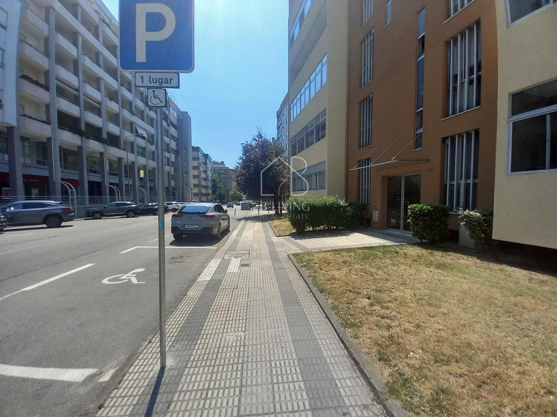 Apartamento T3 com garagem para venda no coração de Braga