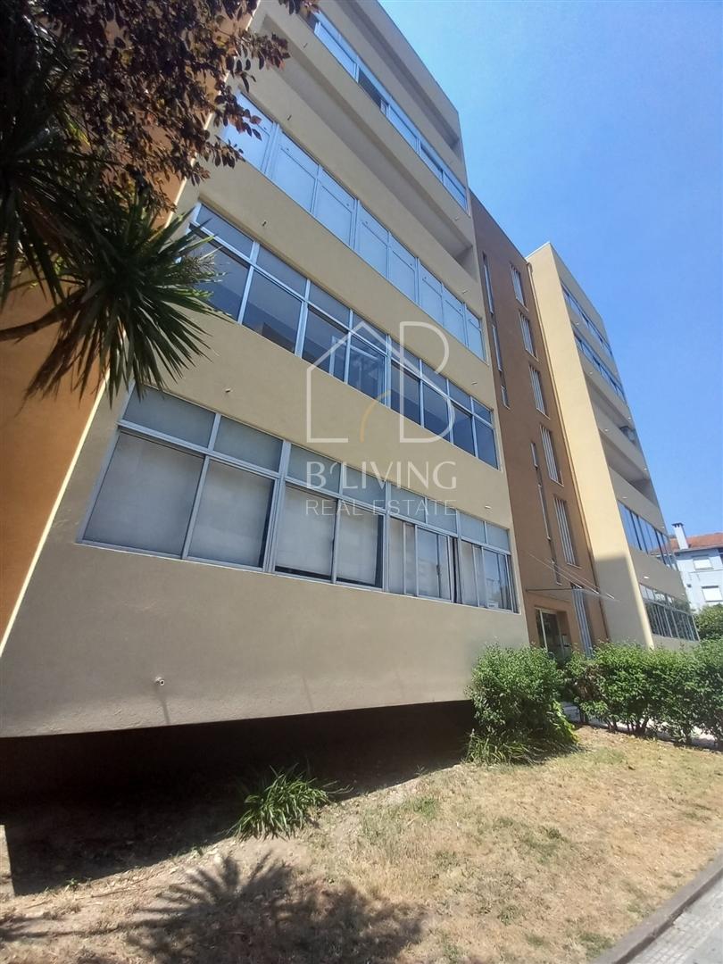 Apartamento T3 com garagem para venda no coração de Braga