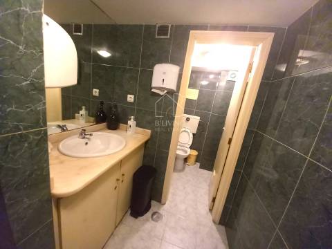 Prédio comercial à venda em Costa, Guimarães