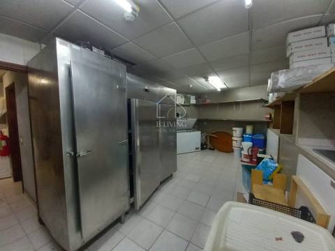 Prédio comercial à venda em Costa, Guimarães