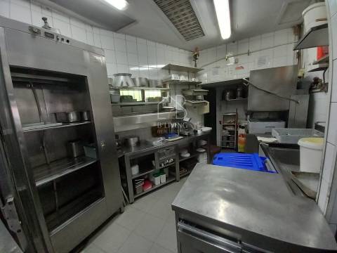 Prédio comercial à venda em Costa, Guimarães