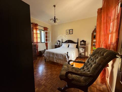 Moradia isolada T4 para venda em Vila Verde com amplo terreno