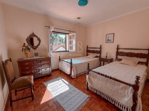 Moradia isolada T4 para venda em Vila Verde com amplo terreno