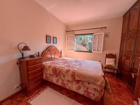 Moradia isolada T4 para venda em Vila Verde com amplo terreno