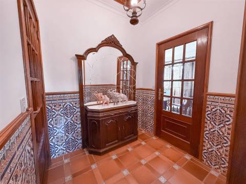 Moradia isolada T4 para venda em Vila Verde com amplo terreno