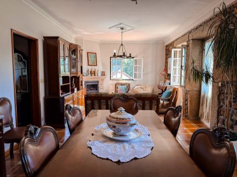 Moradia isolada T4 para venda em Vila Verde com amplo terreno