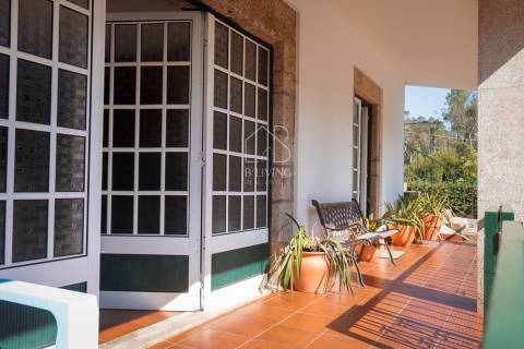 Moradia isolada T4 para venda em Vila Verde com amplo terreno