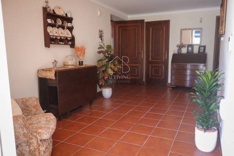 Moradia isolada T4 para venda em Vila Verde com amplo terreno