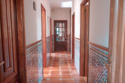 Moradia isolada T4 para venda em Vila Verde com amplo terreno