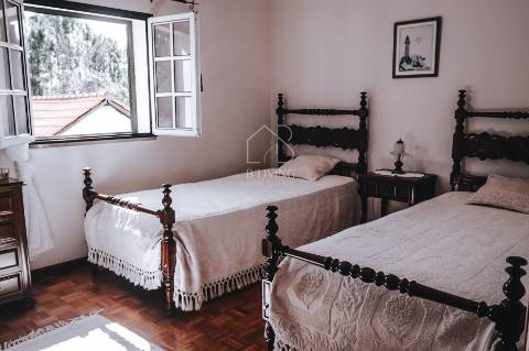 Moradia isolada T4 para venda em Vila Verde com amplo terreno