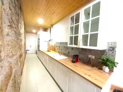 Venda de Moradia T3 Térrea em pedra isolada, remodelada, em Vila Verde